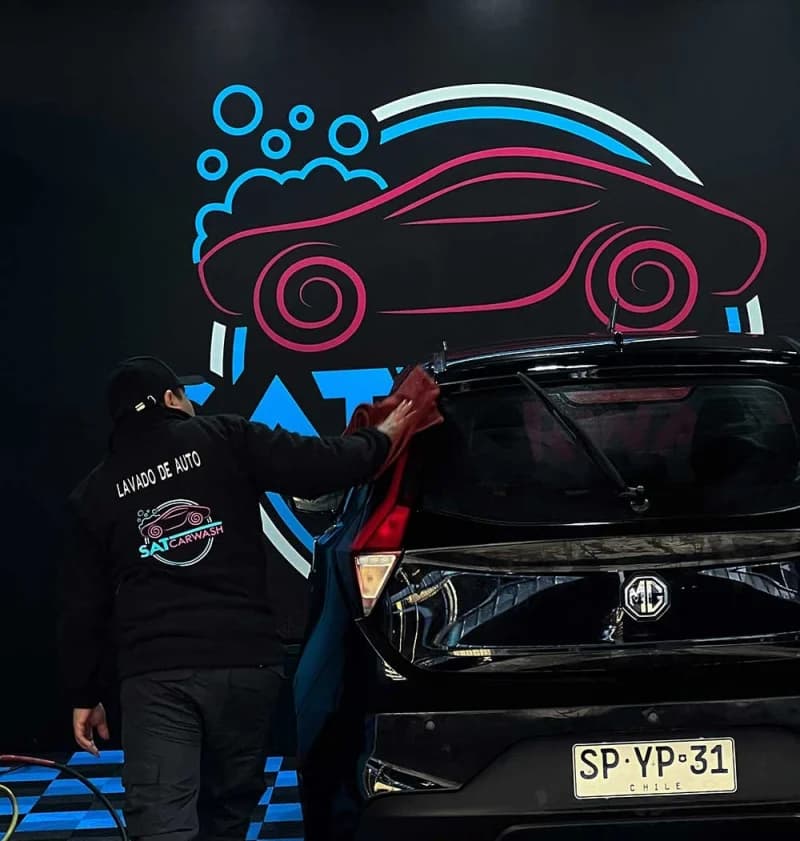 Equipo SAT Car Wash — lavado profesional en Santiago Centro